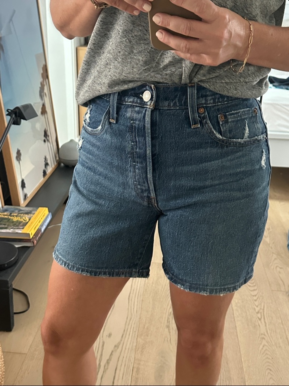 Levi's 501 mid Thigh levis premium